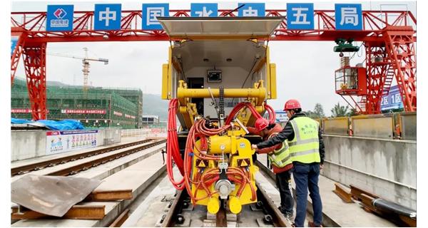 焊接故事| 成都地鐵18號(hào)線基建工程難度大，K922設(shè)備“保駕護(hù)航”
